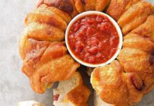 You’ll Love This Pizza Monkey Bread—It’s Cheesy, Saucy, And Very Shareable