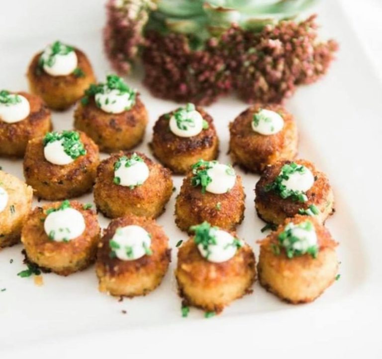 These Bite-Sized Mini Crab Cakes Are So Delish - falafelandcaviar.com