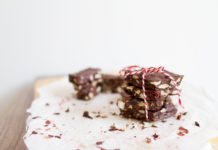 Homemade Toffee Candy Bars Only Need 5 Ingredients!