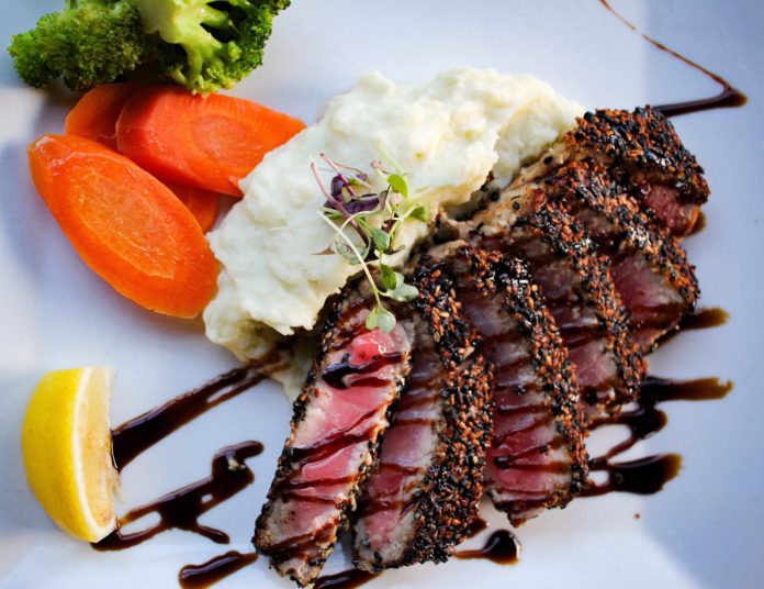Tuna steak with a balsamic vinegar glaze