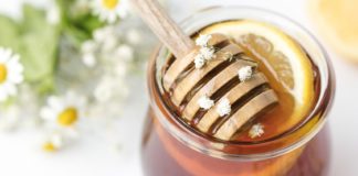 Raw honey and regular honey