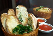 Garlic bread basket