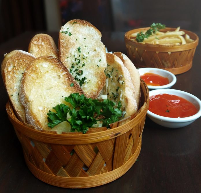 Garlic bread basket
