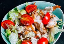 Ceasar salad with tomatoes