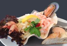 Must Try Dishes for Seafood Lovers Shellfish cocktail