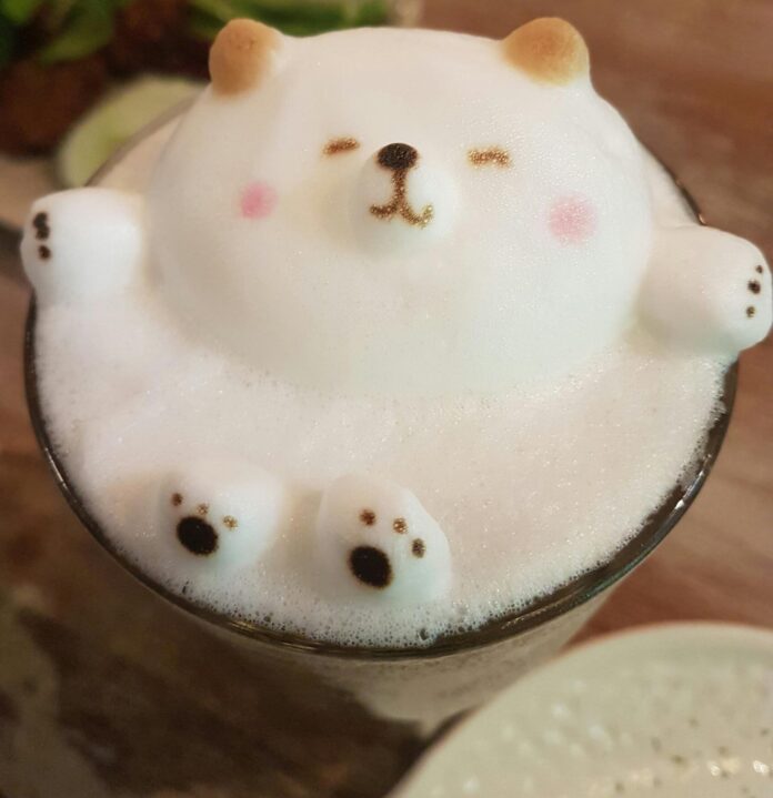 Extensional latte art with bear on top